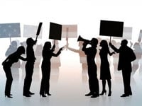 McCain, Obama and a Polarized Online Media